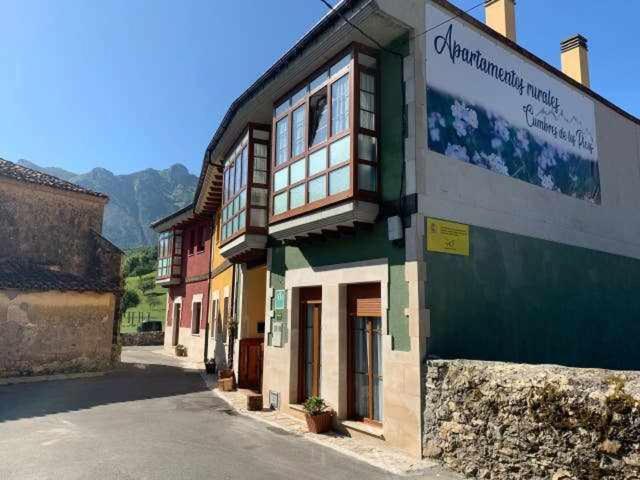 Cumbres de los Picos Apartamento Treparriscos Poo  Exterior foto